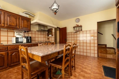 Moradia T5 para Venda em Refoios do Lima