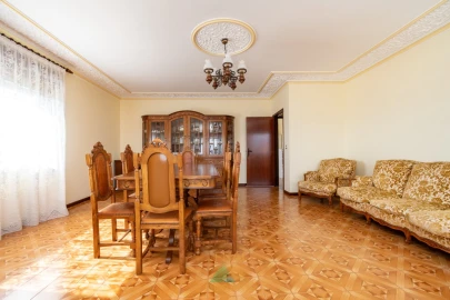 Moradia T5 para Venda em Refoios do Lima