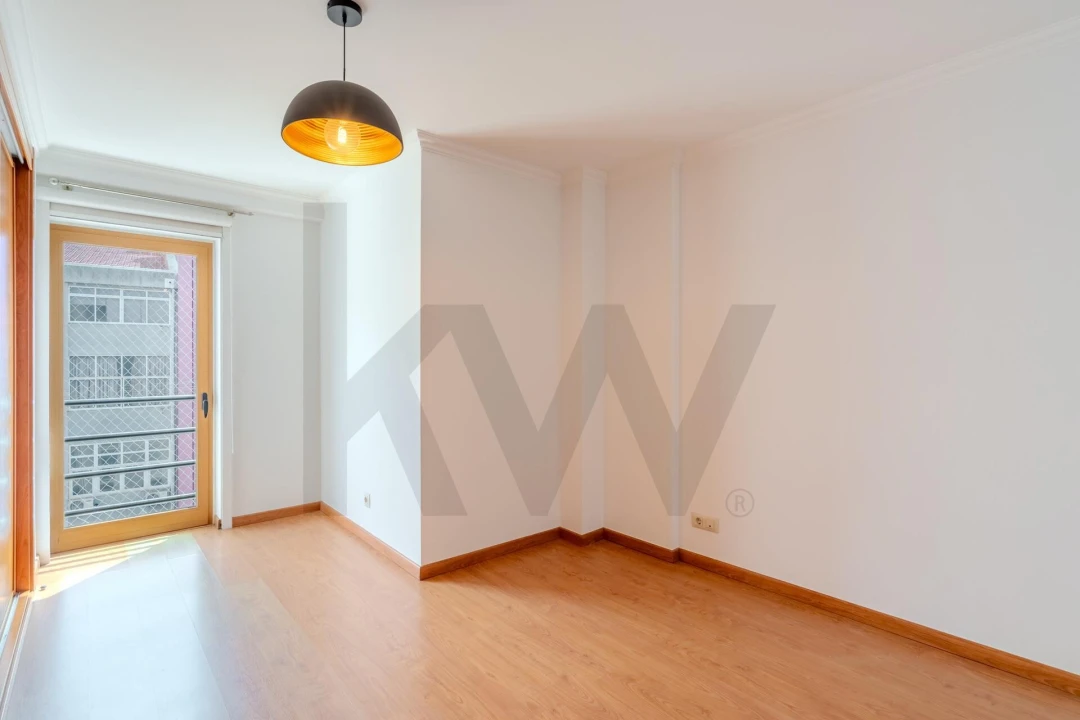 Apartamento T3 para Arrendamento em Avenidas Novas Foto 4