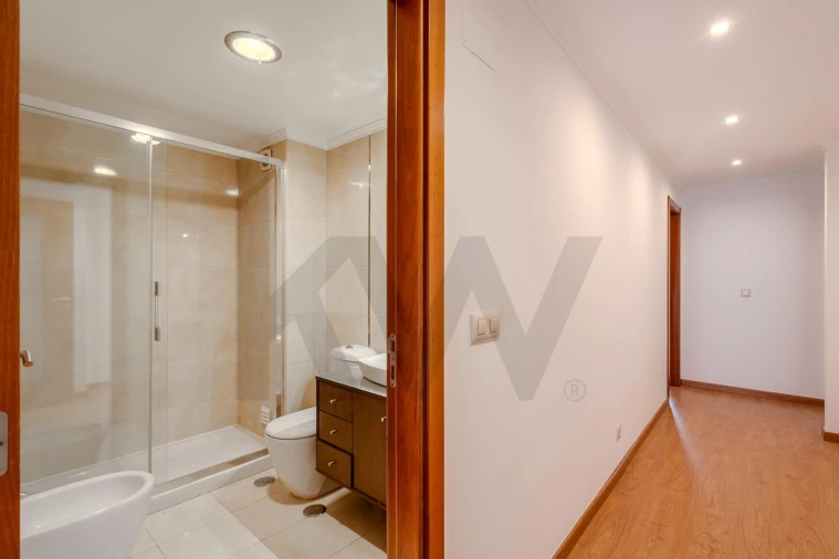 Apartamento T3 para Arrendamento em Avenidas Novas Foto 11