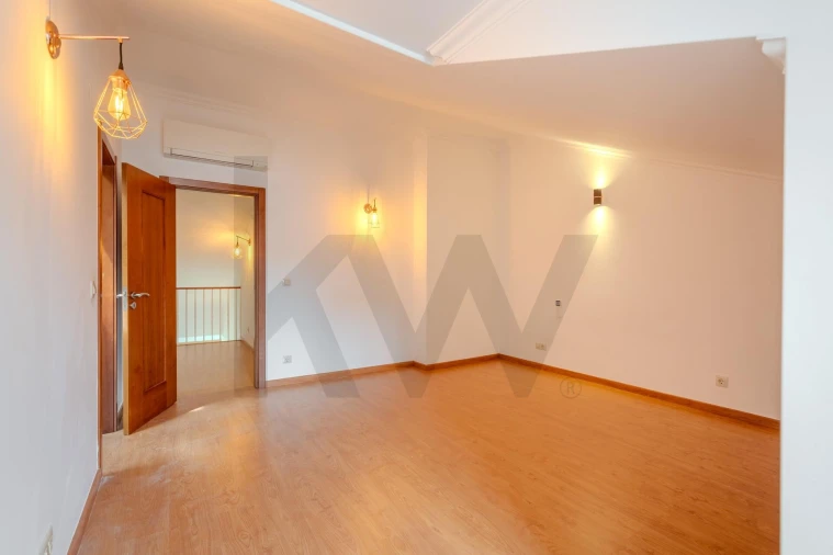 Apartamento T3 para Arrendamento em Avenidas Novas Foto 27