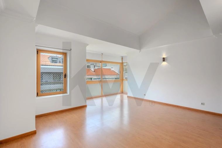 Apartamento T3 para Arrendamento em Avenidas Novas Foto 3