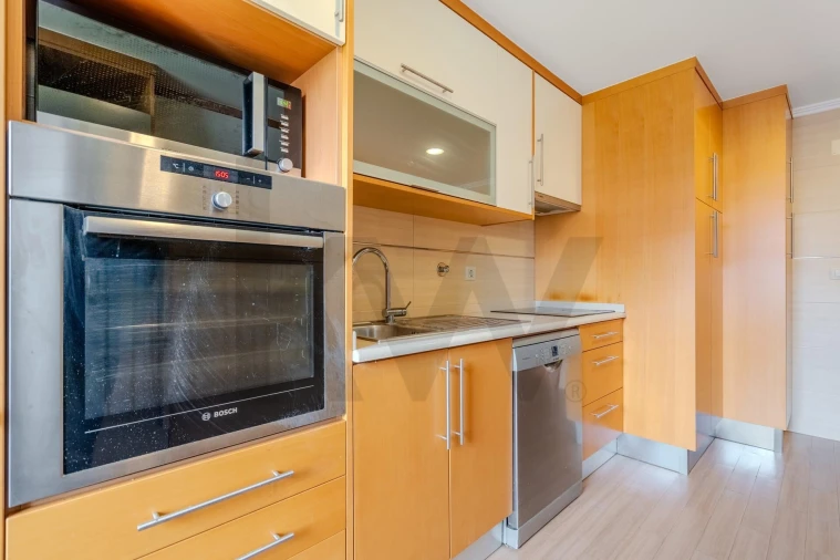 Apartamento T3 para Arrendamento em Avenidas Novas Foto 8