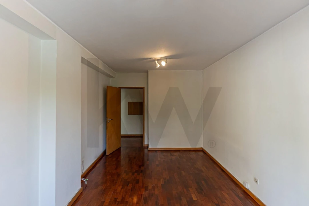 Apartamento T1 para Arrendamento em Paranhos Foto 7