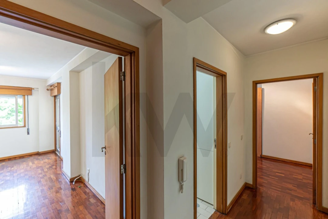 Apartamento T1 para Arrendamento em Paranhos Foto 4