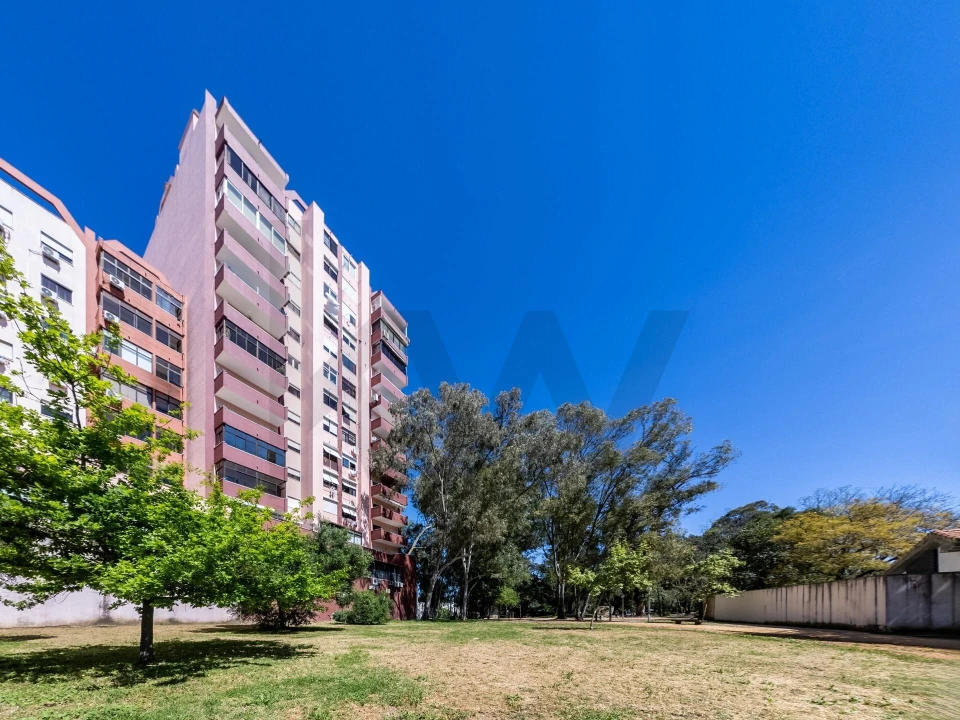 Apartamento T4 para Arrendamento em Lumiar Foto 34