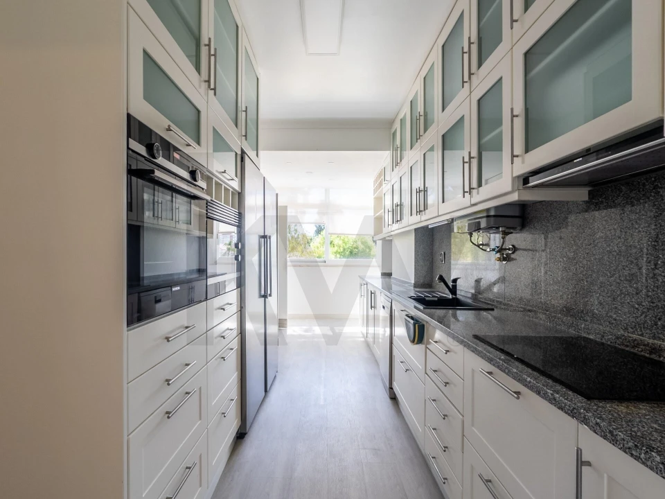 Apartamento T4 para Arrendamento em Lumiar Foto 14