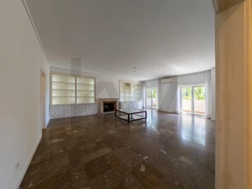 Apartamento T4 para Arrendamento em Lumiar