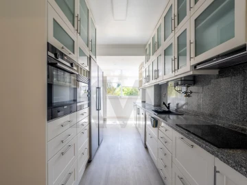Apartamento T4 para Arrendamento em Lumiar