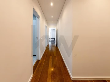 Apartamento T4 para Arrendamento em Lumiar
