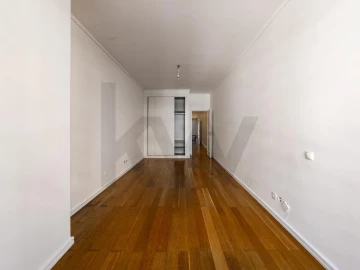 Apartamento T4 para Arrendamento em Lumiar