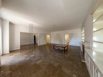 Apartamento T4 para Arrendamento em Lumiar