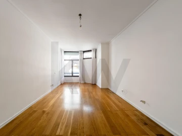 Apartamento T4 para Arrendamento em Lumiar