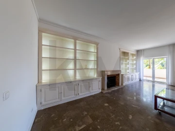 Apartamento T4 para Arrendamento em Lumiar