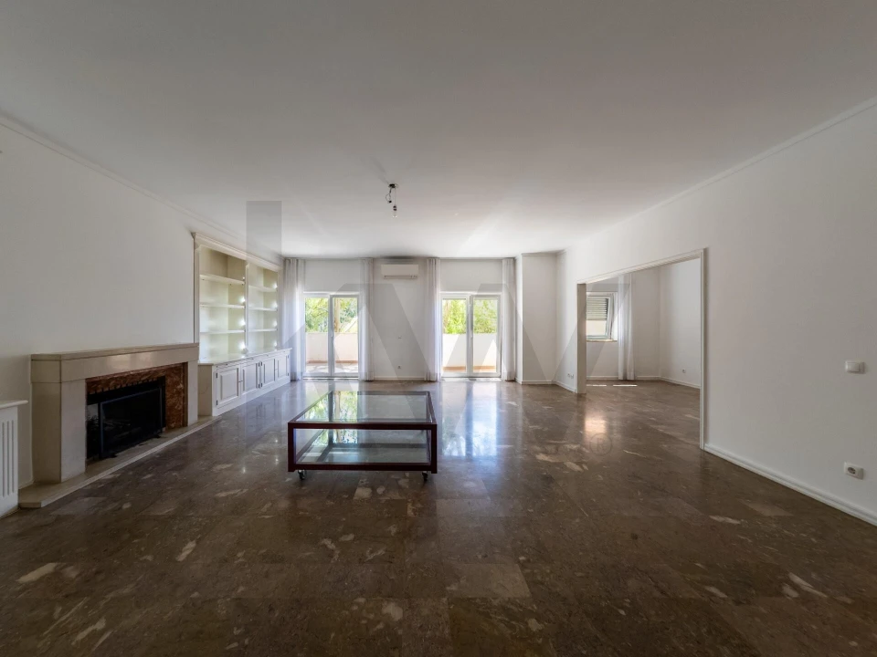Apartamento T4 para Arrendamento em Lumiar Foto 8
