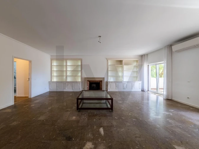 Apartamento T4 para Arrendamento em Lumiar Foto 6