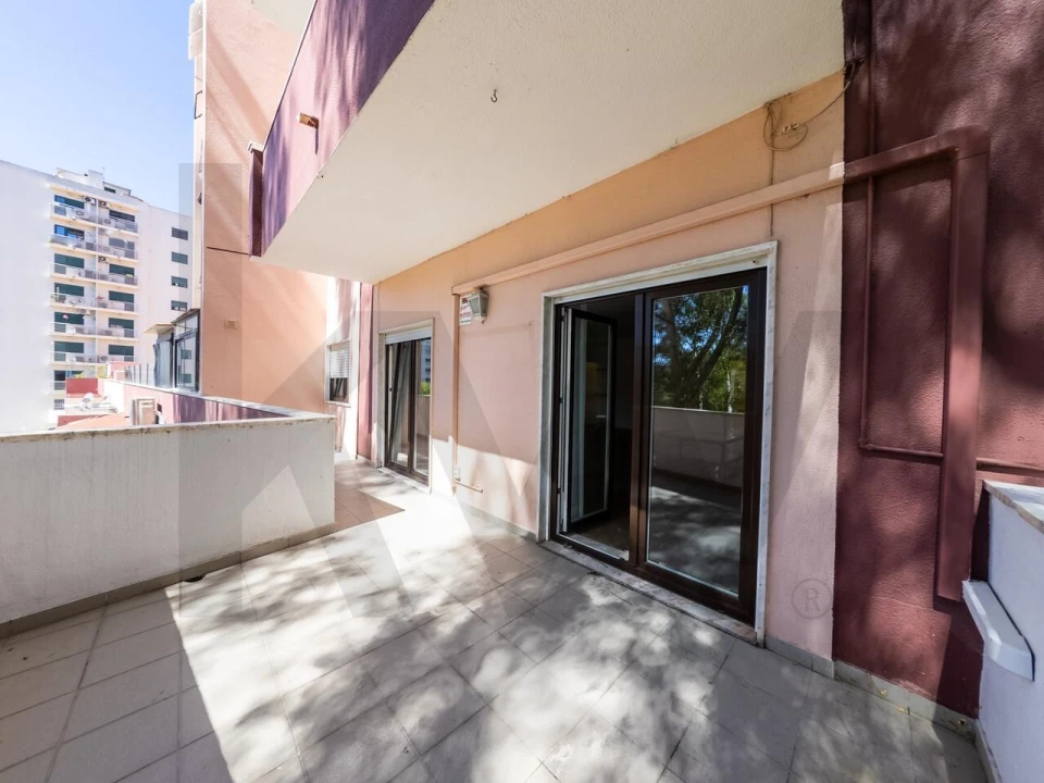 Apartamento T4 para Arrendamento em Lumiar Foto 1