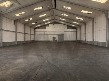 Armazém para Arrendamento em Castêlo da Maia