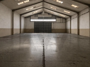 Armazém para Arrendamento em Castêlo da Maia