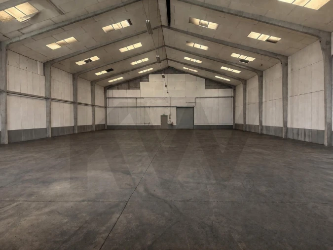 Armazém para Arrendamento em Castêlo da Maia Foto 4