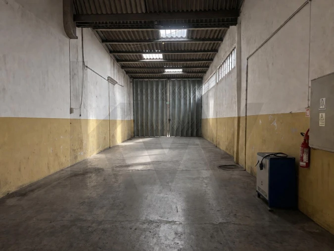 Armazém para Arrendamento em Castêlo da Maia Foto 3
