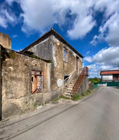 Moradia T4 para Venda em O. Azeméis, Riba-Ul, Ul, Macinhata Seixa, Madail