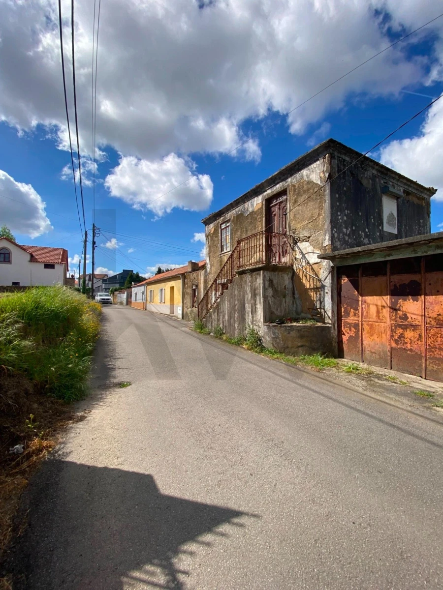 Moradia T4 para Venda em O. Azeméis, Riba-Ul, Ul, Macinhata Seixa, Madail Foto 3