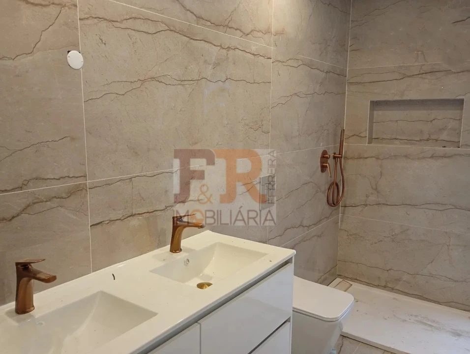 Moradia T3 para Venda em Fernao Ferro Foto 23