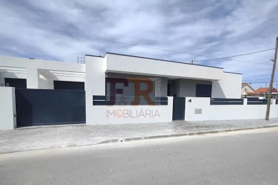Moradia T3 para Venda em Fernao Ferro