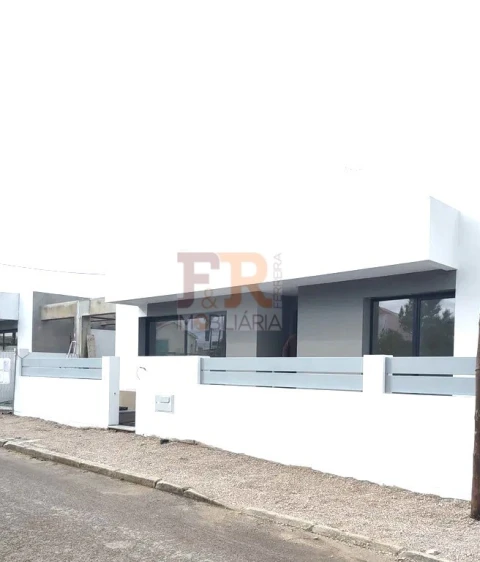 Moradia T3 para Venda em Fernao Ferro