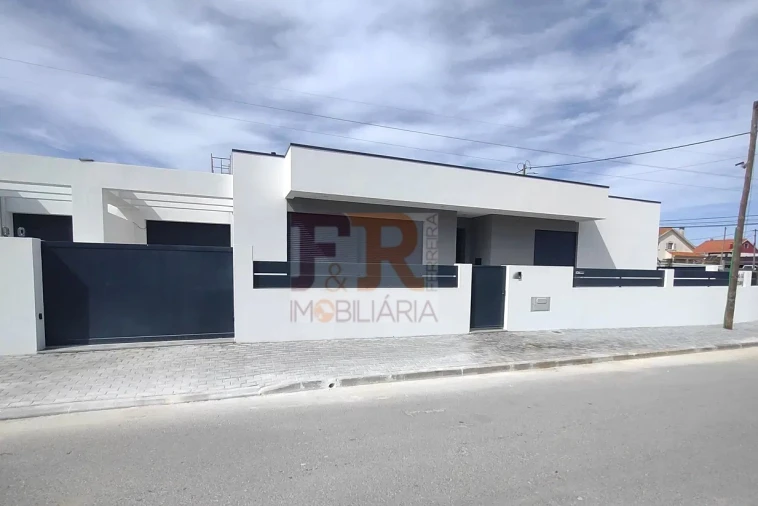 Moradia T3 para Venda em Fernao Ferro Foto 24