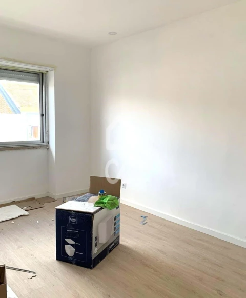 Apartamento T2 para Arrendamento em Amora