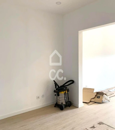 Apartamento T2 para Arrendamento em Amora