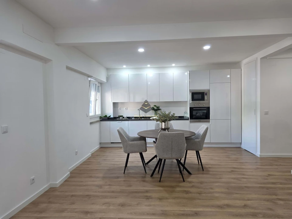 Apartamento T3 para Venda em Benfica Foto 2