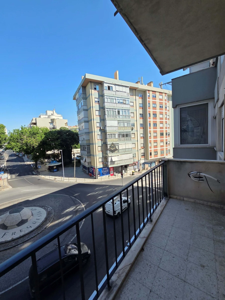 Apartamento T3 para Venda em Benfica Foto 5