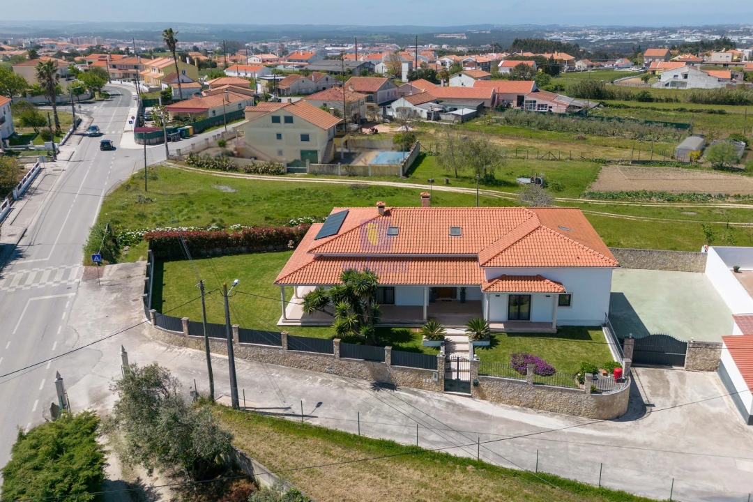 Moradia T4 para Venda em Caldas da Rainha - Santo Onofre e Serra do Bouro Foto 2