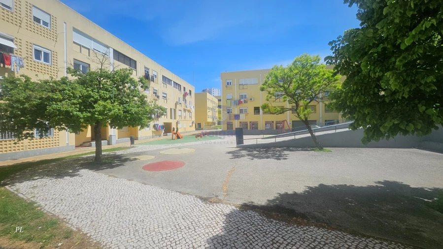 Apartamento T2 para Venda em Alvalade Foto 2