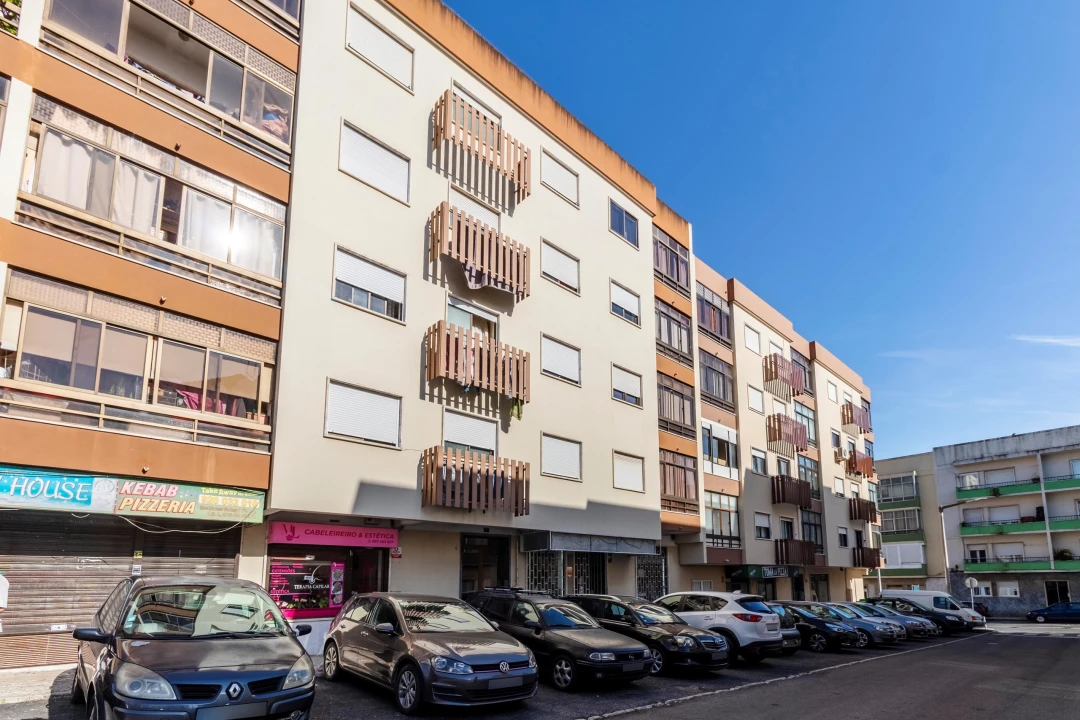 Apartamento T3 para Venda em Agualva e Mira-Sintra Foto 1