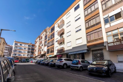 Apartamento T3 para Venda em Agualva e Mira-Sintra