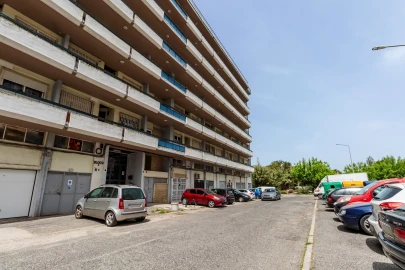 Apartamento T1 para Venda em Massamá e Monte Abraão
