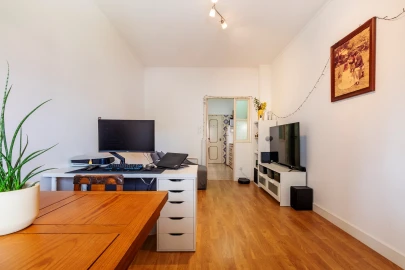 Apartamento T1 para Venda em Massamá e Monte Abraão