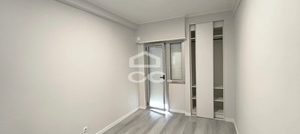 Apartamento T2 para Venda em Oeiras e São Julião da Barra, Paço de Arcos e Caxias