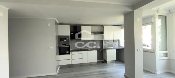 Apartamento T2 para Venda em Oeiras e São Julião da Barra, Paço de Arcos e Caxias