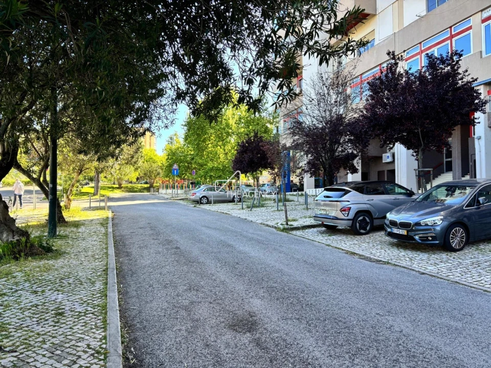 Apartamento T3 para Venda em Areeiro Foto 33