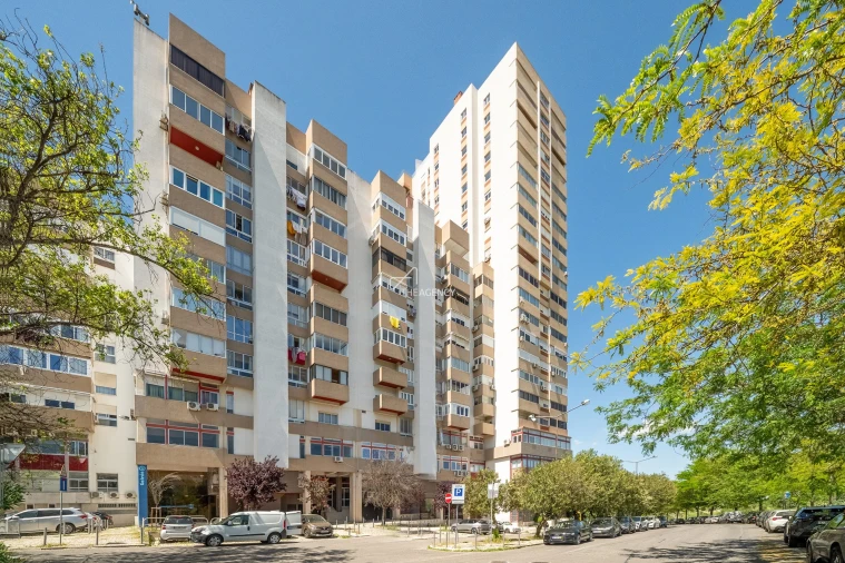 Apartamento T3 para Venda em Areeiro Foto 4