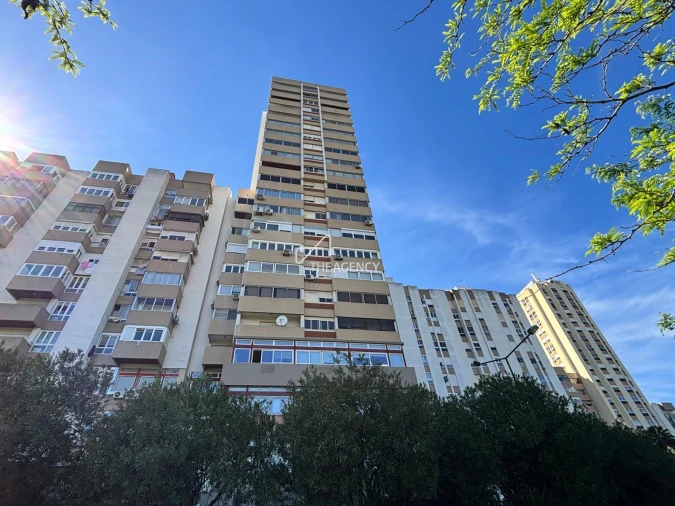 Apartamento T3 para Venda em Areeiro Foto 2