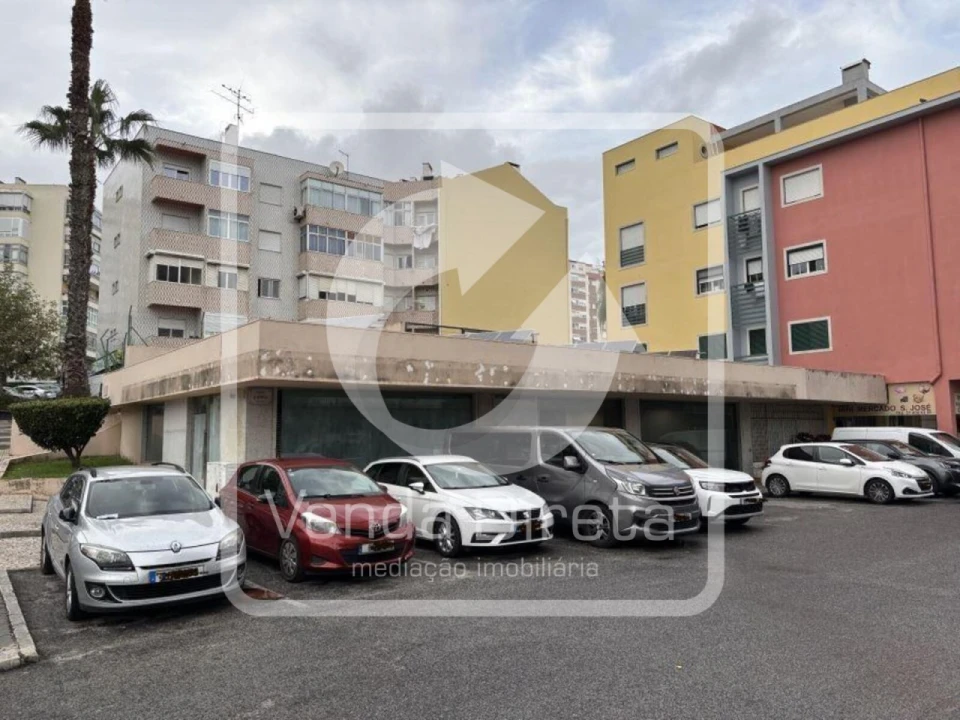 Loja para Venda em Póvoa de Santo Adrião e Olival Basto Foto 1