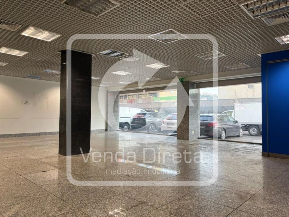 Loja para Venda em Póvoa de Santo Adrião e Olival Basto Foto 4