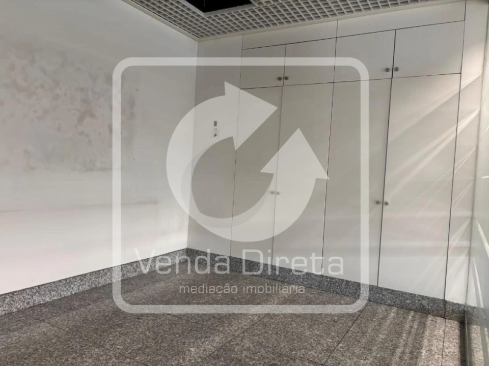 Loja para Venda em Póvoa de Santo Adrião e Olival Basto Foto 6