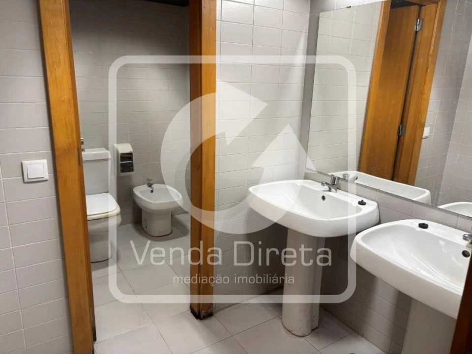 Loja para Venda em Póvoa de Santo Adrião e Olival Basto Foto 9